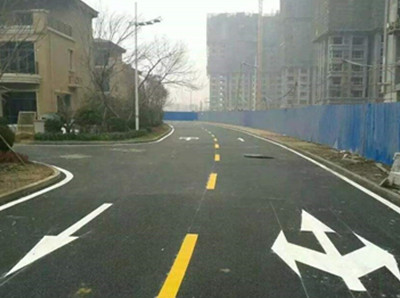 海安别墅区道路画箭头线