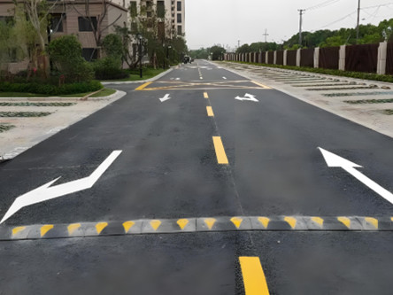 海安小区过道划交通线