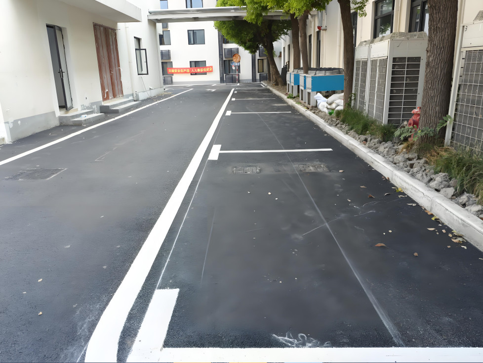 海安园区道路画车位线